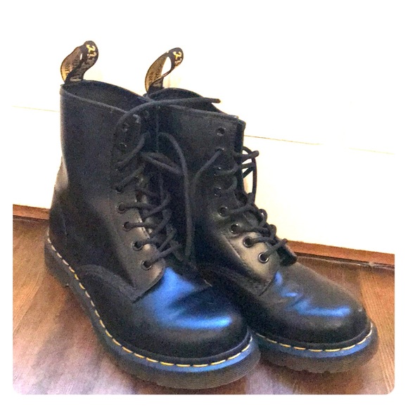 Dr. Martens Shoes - Doc Martens Women’s 8